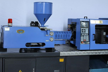 薄壁高速注塑機(jī)如何應(yīng)對(duì)高溫、高壓環(huán)境?